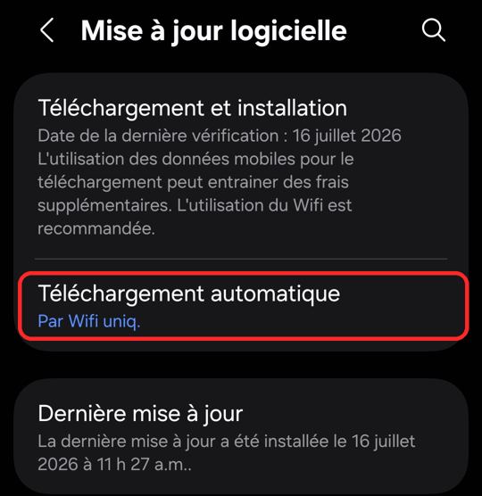 Écran Mise à jour logicielle d’un Samsung Galaxy S21 FE, avec le téléchargement automatique réglé sur Wi-Fi uniquement